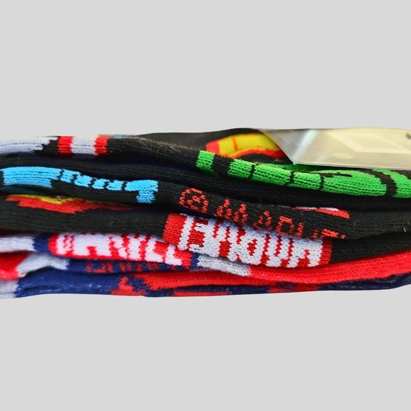 Marvel Men's 2 pair pack Captain America Crew Socks Size 6-12 NEW - Picture 7 of 8